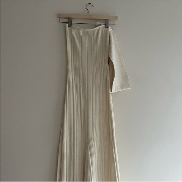 Anna Quan // Brea Off the Shoulder Maxi White Dress - Picture 7 of 8